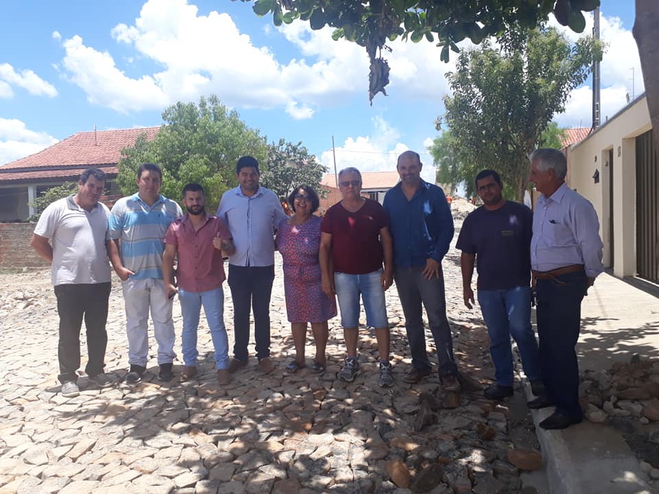 Pavimentação do Conjunto Vitória tem início